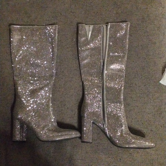 NWT INC Int Concepts high heeled silver rhinestone zip up boots size 9 1/2 - Picture 2 of 3